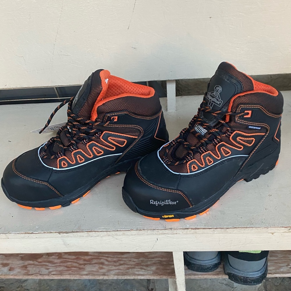 Refrigiwear PolarForce size 9 shoes.
